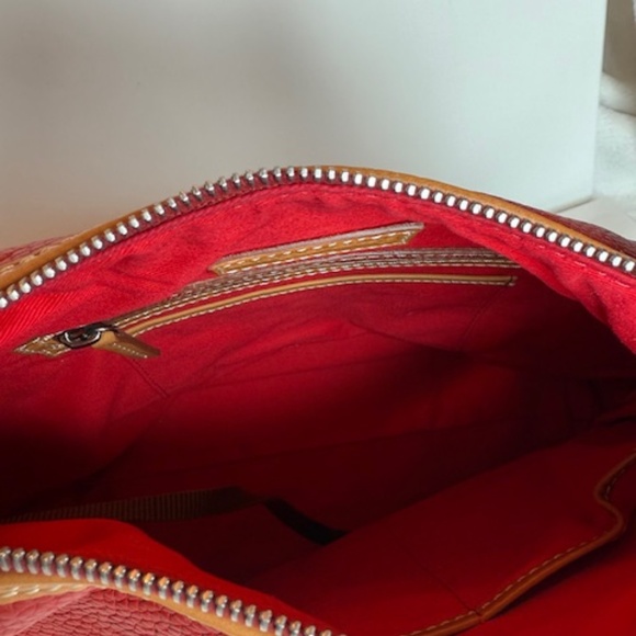 Dooney & Bourke Red Leather Paige Sac - Picture 4 of 4